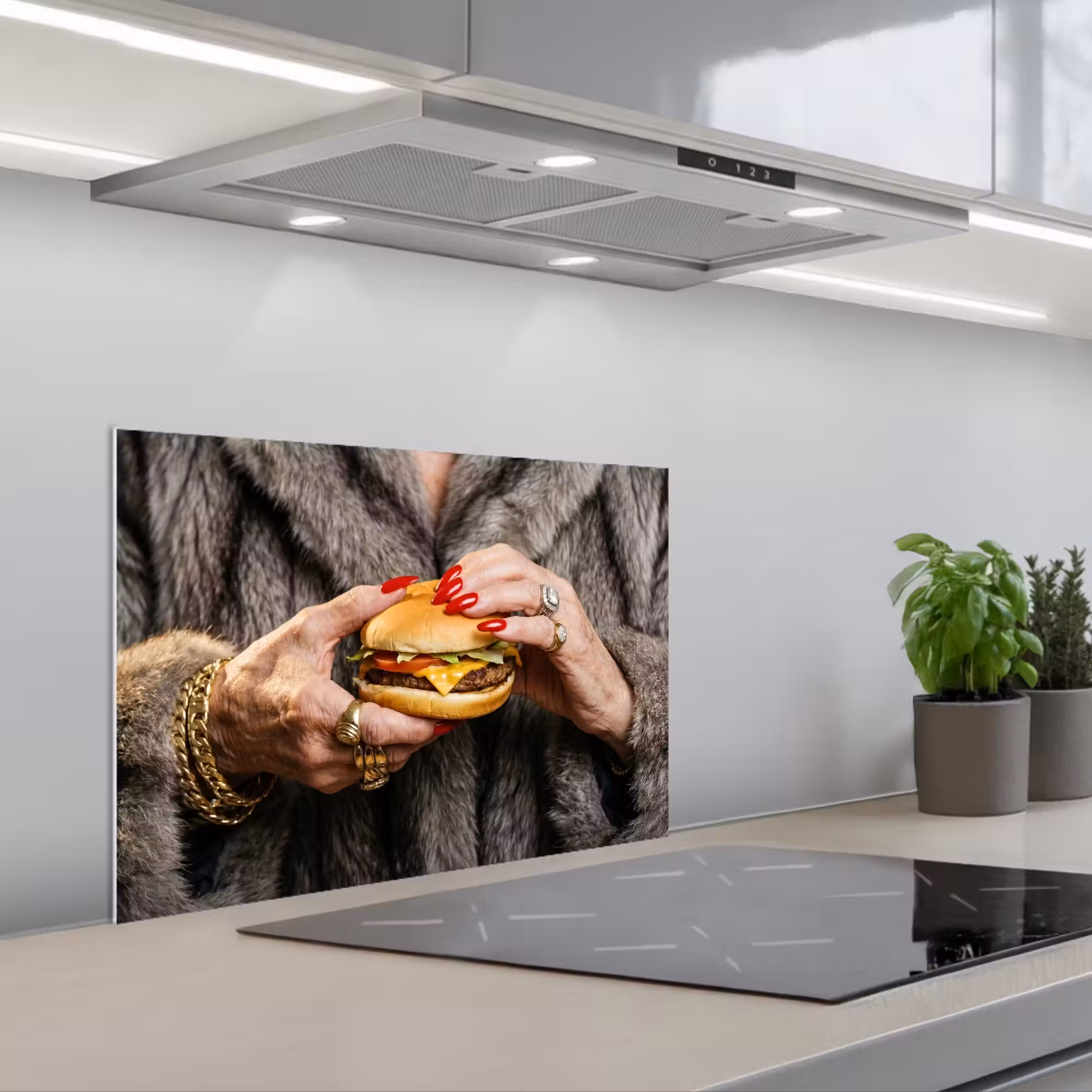 Spritzschutz Küche - Frau - Hamburger - Pelzmantel