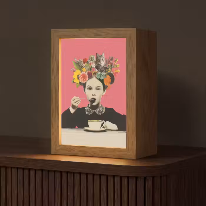 Tischlampe - Mädchen - Tasse - Blumen - Rosa