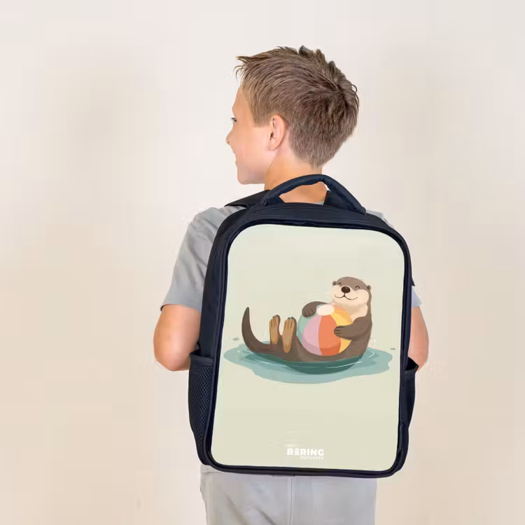 Kinderrucksack mit Namen - Schwarz - Otter - Strandball - Wasser — 2
