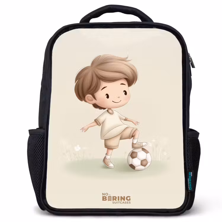 Kinderrucksack - Schwarz - Junge mit Fußball in Brauntönen — 1