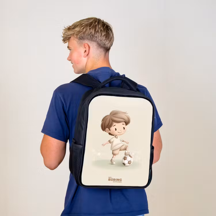 Kinderrucksack - Schwarz - Junge mit Fußball in Brauntönen — 5