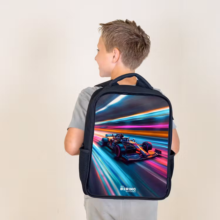 Kinderrucksack mit Namen - Schwarz - Rennwagen mit bunten Lichtspuren — 2