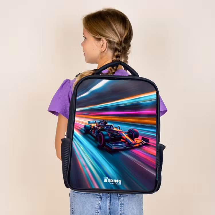 Kinderrucksack mit Namen - Schwarz - Rennwagen mit bunten Lichtspuren — 4