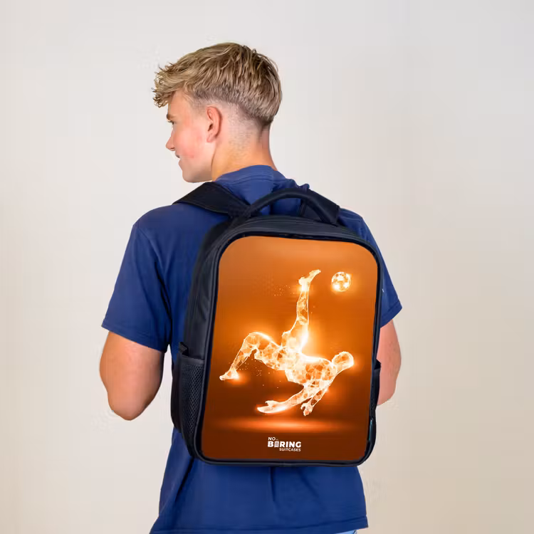 Kinderrucksack - Schwarz - Orangefarbener Leichtfußballer im Schwebemoment — 5