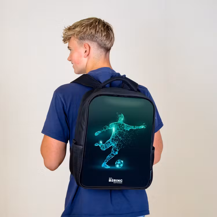 Kinderrucksack - Schwarz - Fußballer kickt mit Gewalt in digitaler Form — 5