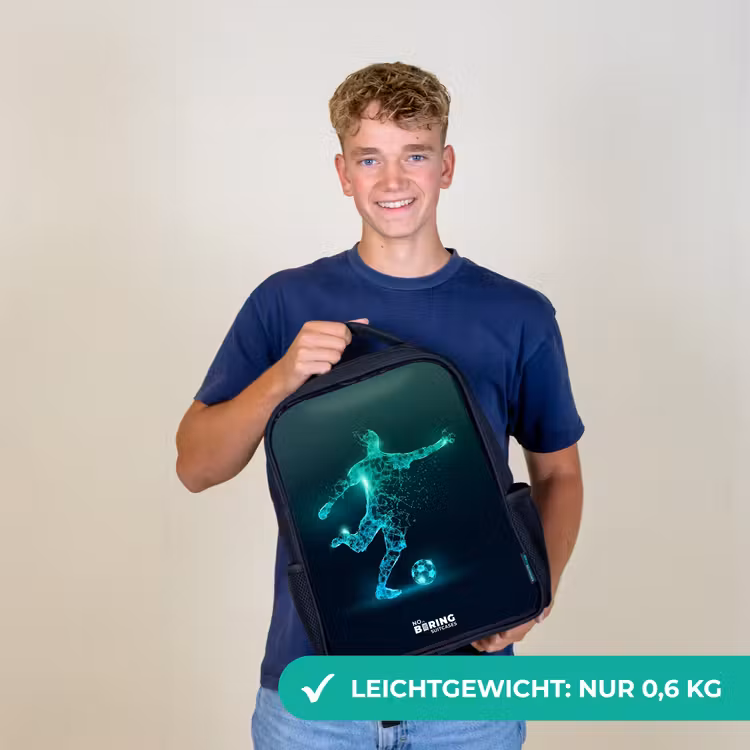 Kinderrucksack - Schwarz - Fußballer kickt mit Gewalt in digitaler Form — 9