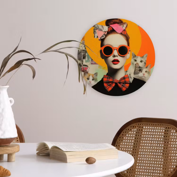 Forexbild Rund - Frau - Brille - Fliege - Retro — 4
