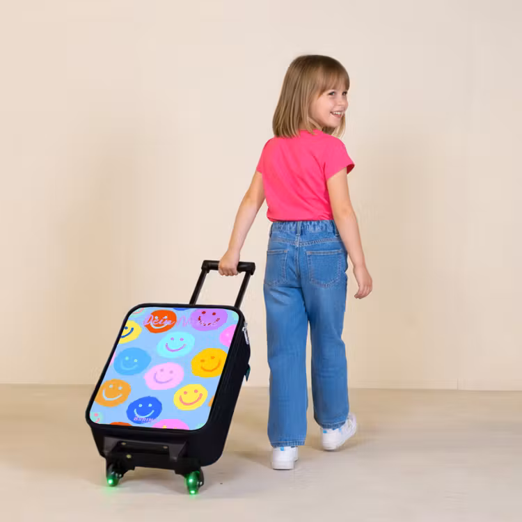 Kinderkoffer mit Name - Heiteres Muster von Smileys — 3