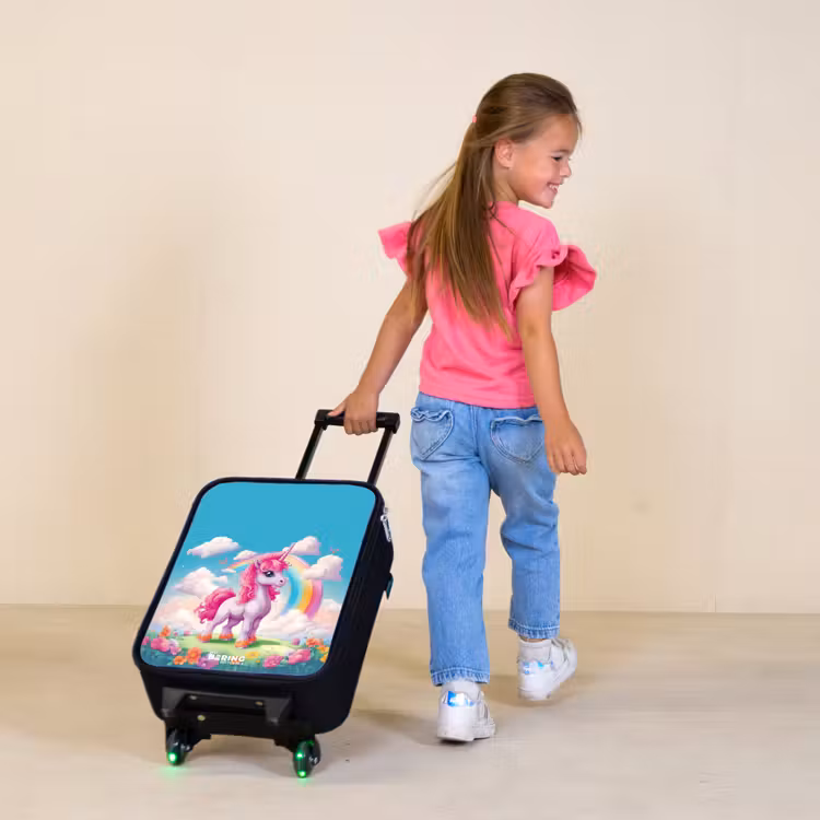 Kinderkoffer - Fröhliches Einhorn auf einem Regenbogen — 2