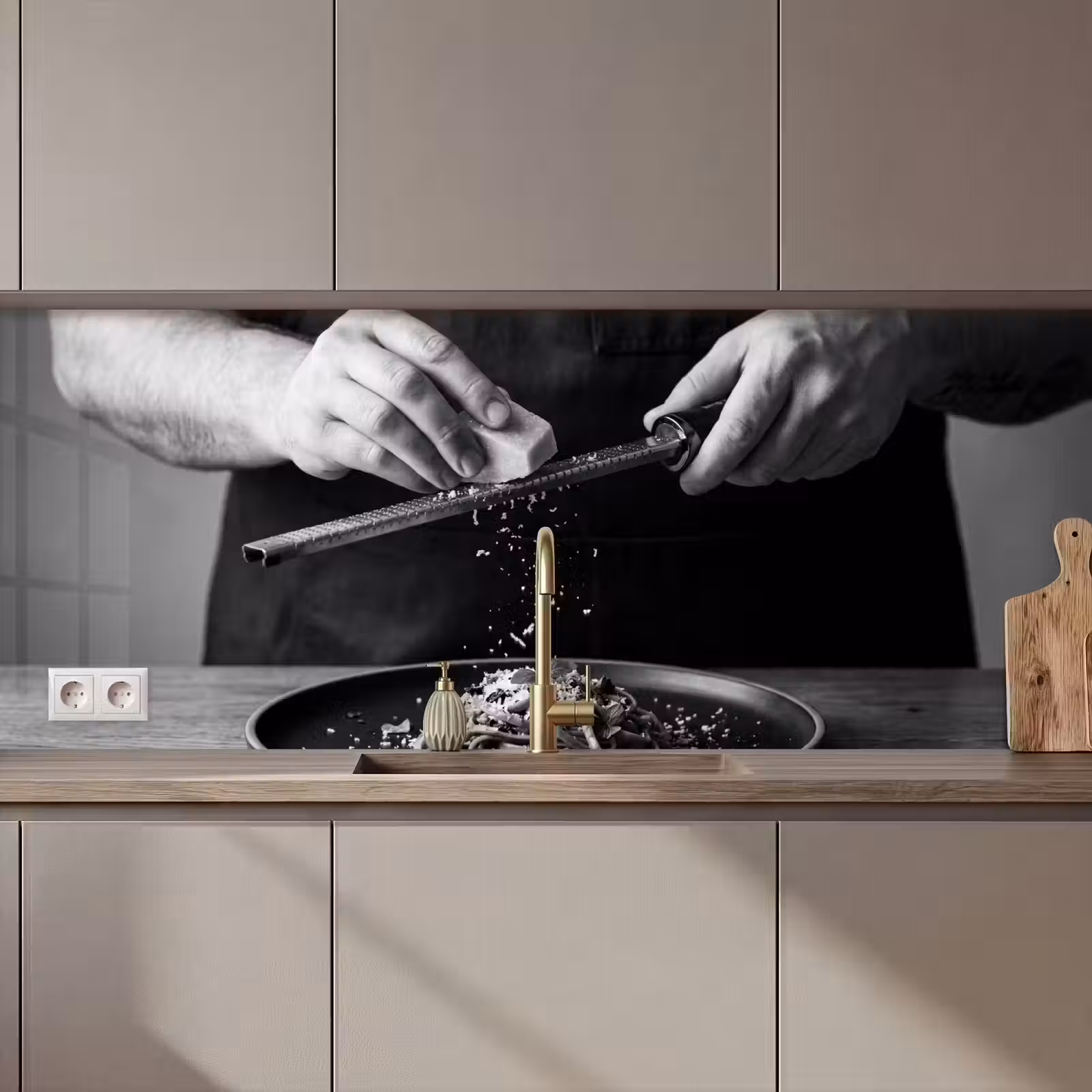 Küchenrückwand - Käse - Nudeln - Reibe — 1