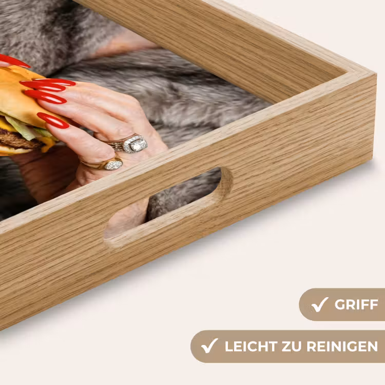 Tablett - Frau - Hamburger - Pelzmantel — 5
