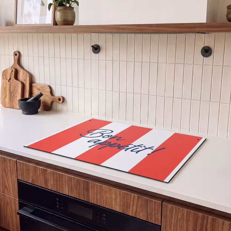 2-in-1 Herdabdeckplatte & Spritzschutz - Essen – Spruch – Küche – Grafik – Rot-Weiß — 2