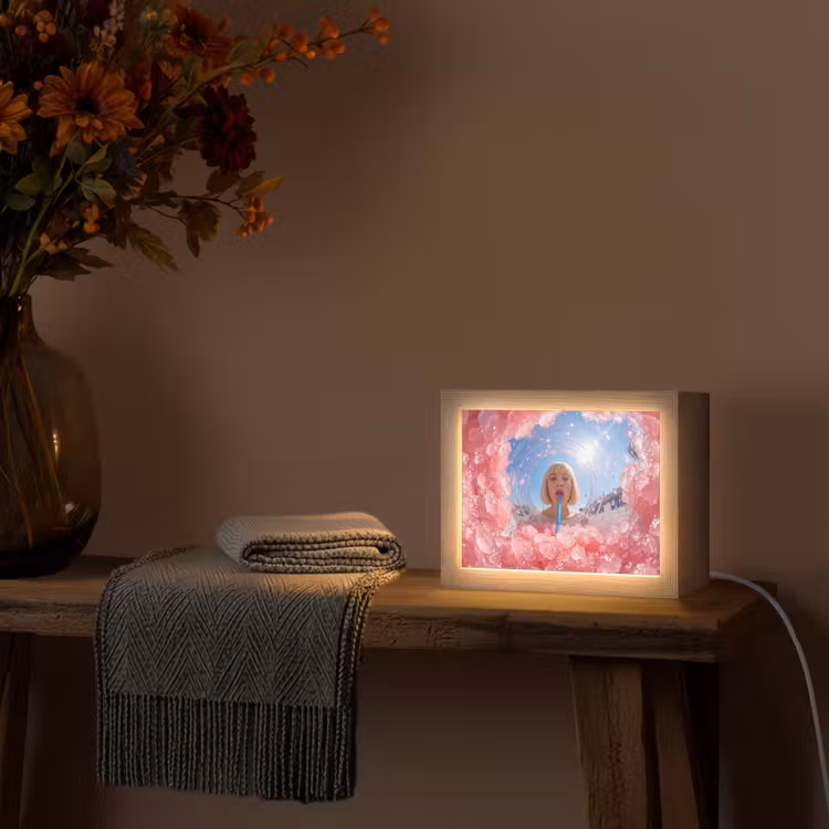 Lightbox - Wandleuchte - Frau – Getränk – Sommer – Rosa – Blau — 5