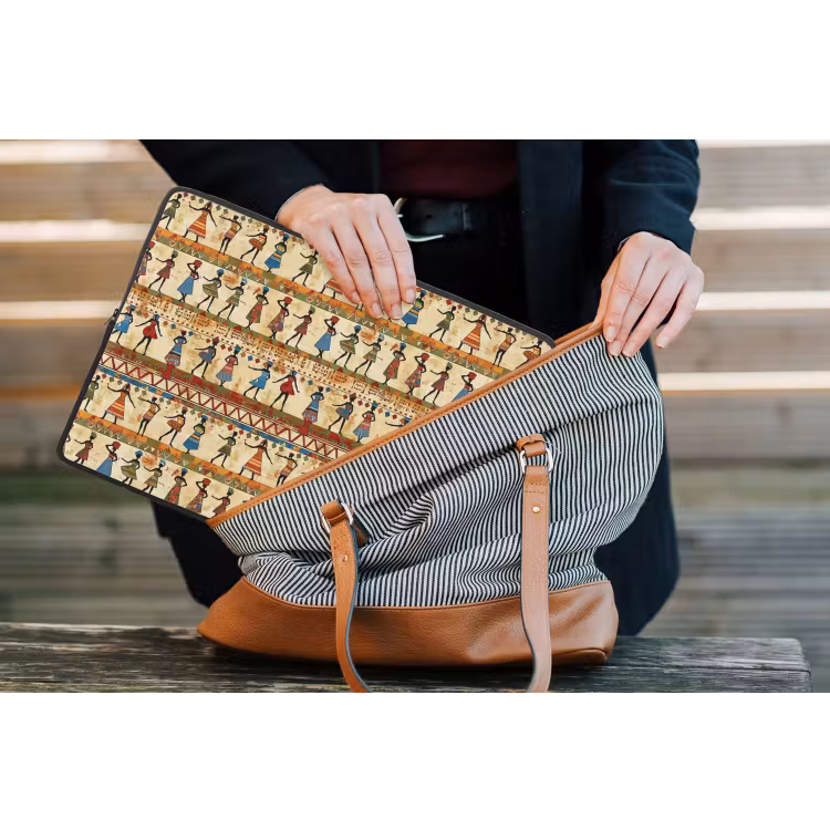 Laptop hülle - Farbenfroh – Afrikanisch – Ethnisch – Tanzende Frauen – Muster — 4