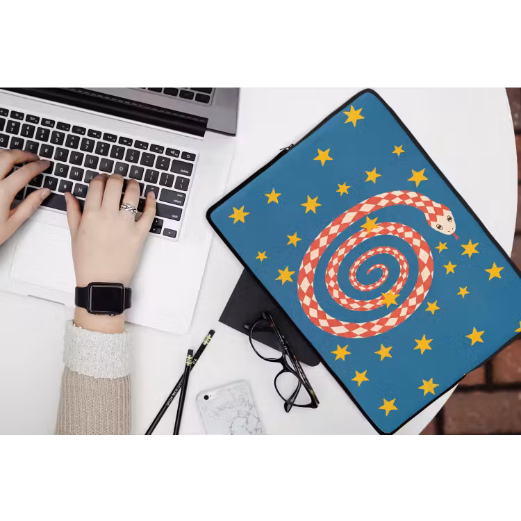 Laptop hülle - Schlange – Spirale – Tiere – Illustration – Rot — 3