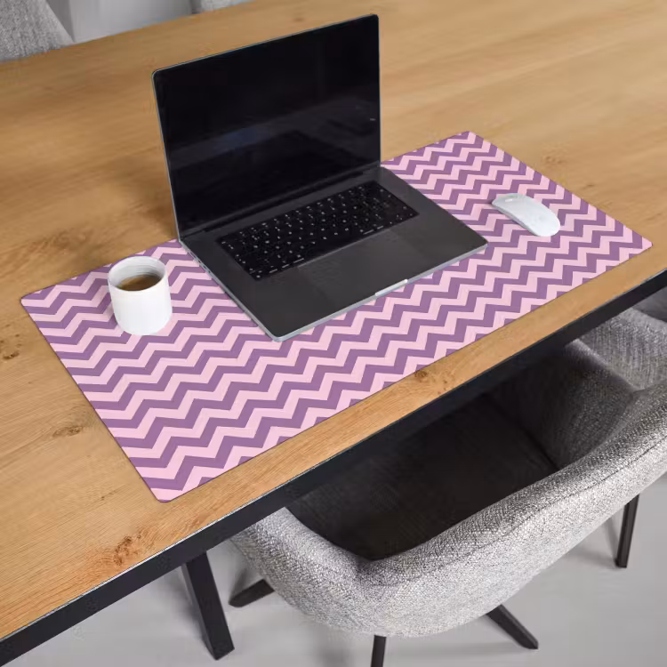 Schreibtischunterlage - Lila – Rosa – Geometrisch – Chevron – Zickzack – Muster — 1