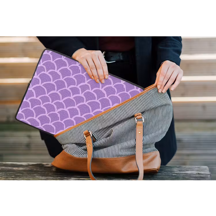 Laptop hülle - Lila – Schuppen – Muscheln – Handgezeichnet – Muster — 4