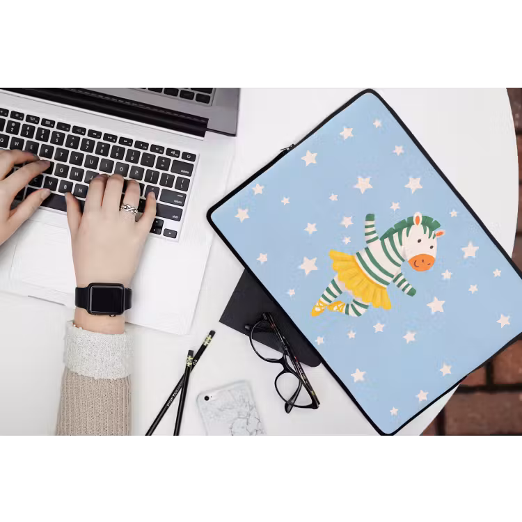 Laptop hülle - Tiere – Tanz – Illustration – Kinderzimmer – Sterne — 3