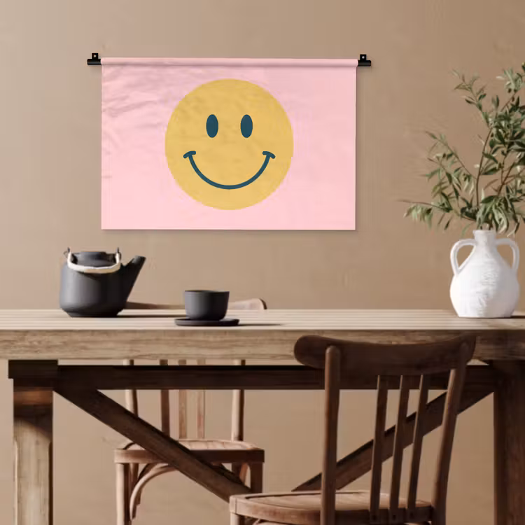 Wandteppich - Smiley – Gelb – Rosa – Symbol – Minimalistisch — 3