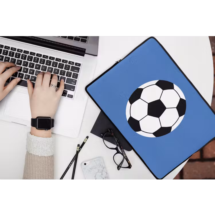Laptop hülle - Fußball – Schwarz-Weiß – Sport – Illustration – Blau — 3