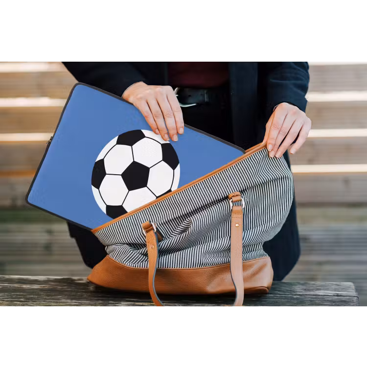 Laptop hülle - Fußball – Schwarz-Weiß – Sport – Illustration – Blau — 4