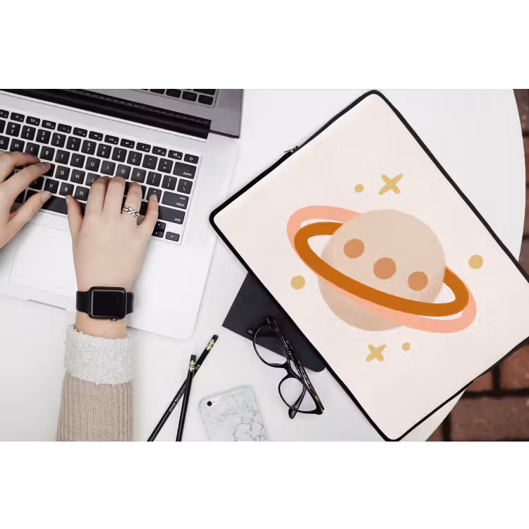 Laptop hülle - Planet – Ringe – Weltraum – Illustration – Beige — 3