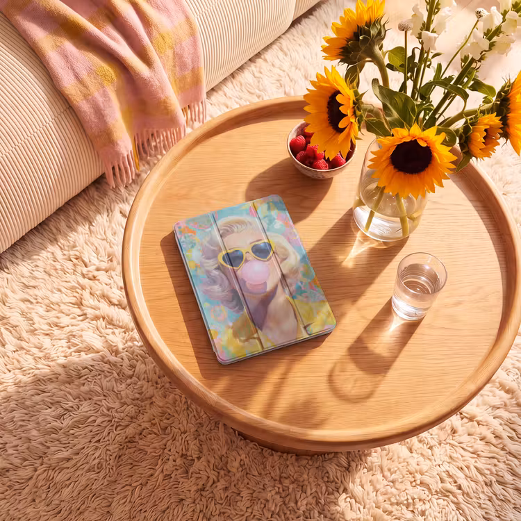iPad-Hülle - Frau - Blond - Rosa Kaugummi - Bunt - Pastell — 2