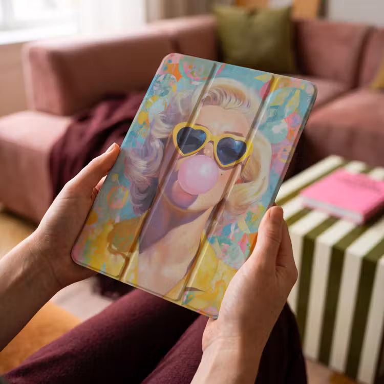 iPad-Hülle - Frau - Blond - Rosa Kaugummi - Bunt - Pastell — 4