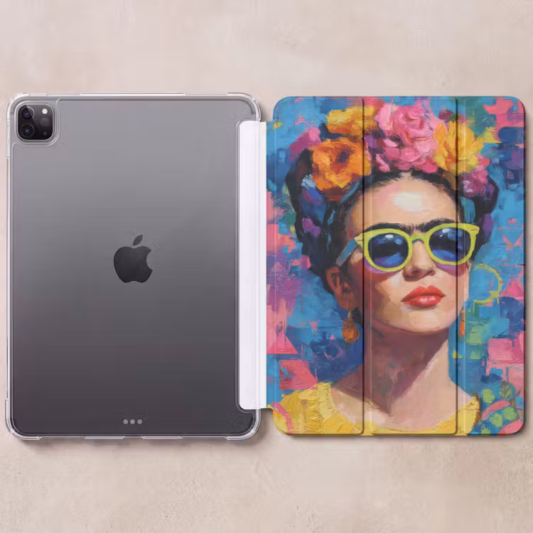 iPad-Hülle - Fröhliches Porträt - Frau - Blumenkranz — 6