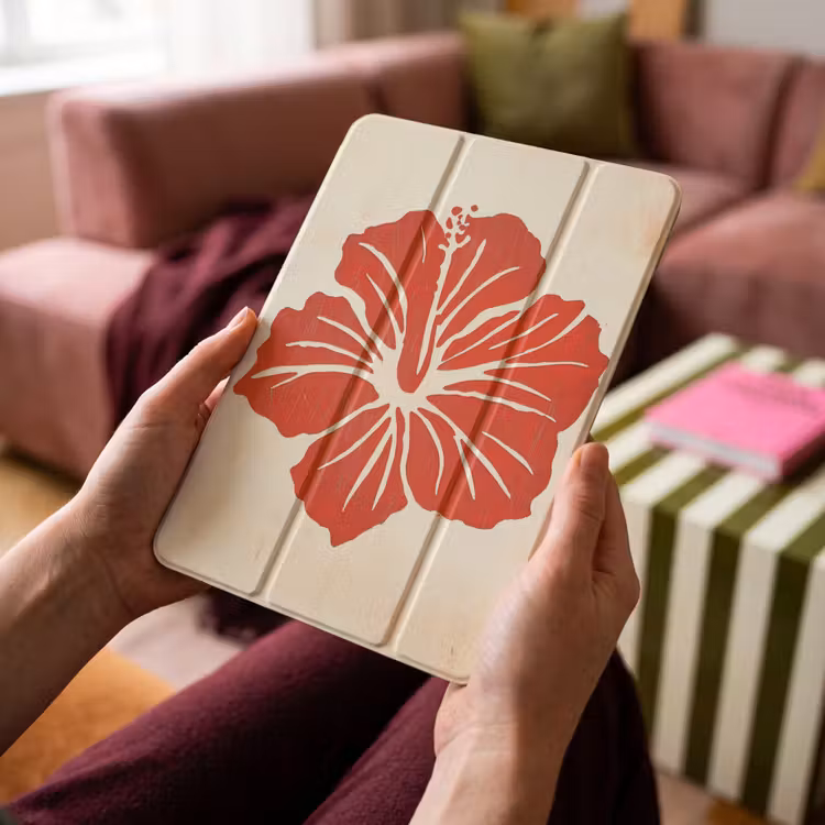 iPad-Hülle - Rote Hibiskusblüte - Texturierter Hintergrund - Beige — 4
