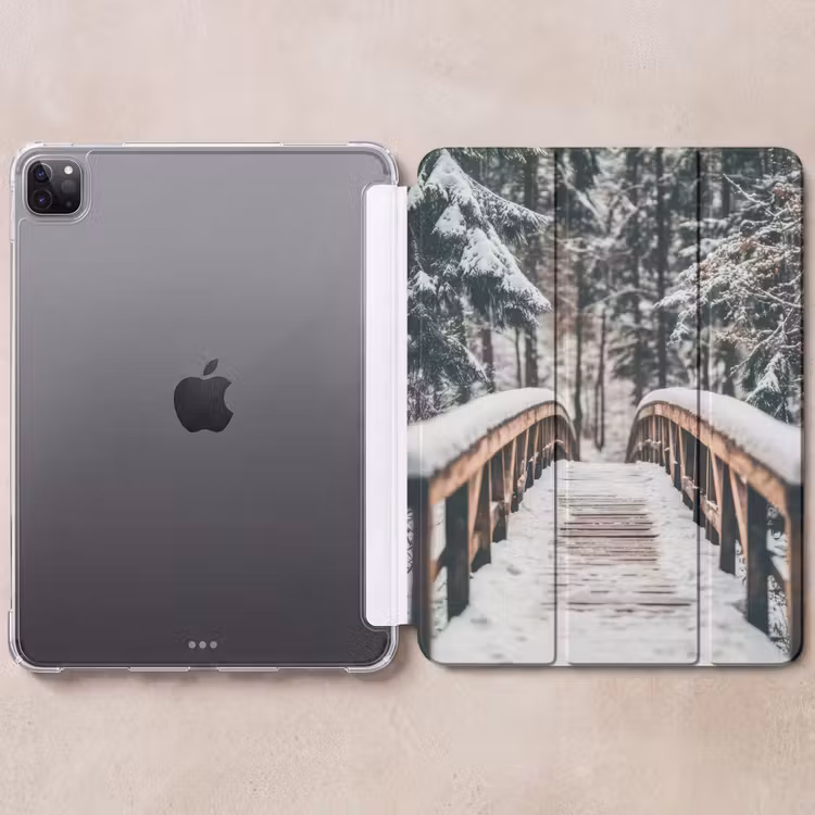 iPad-Hülle - Brücke - Winterlandschaft - Wald - Natur - Schnee — 6