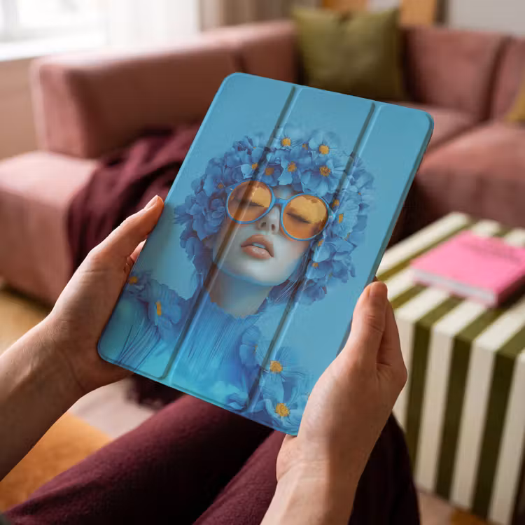 iPad-Hülle - Frau - Blume - Blau - Modern - Brille - Porträt — 4