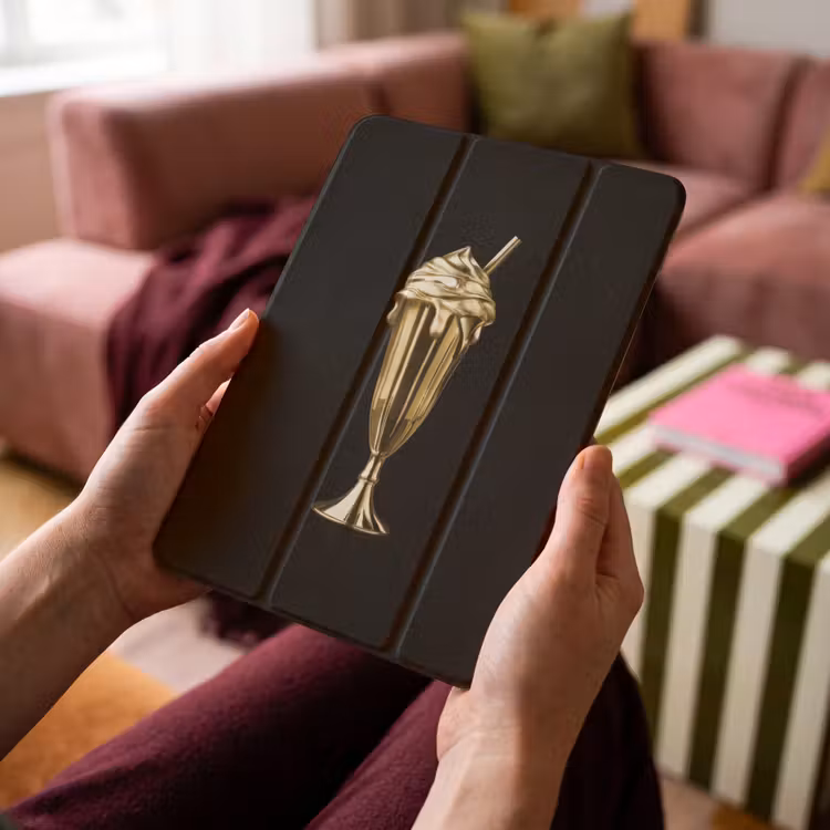 iPad-Hülle - Milchshake - Gold - Trinkend - Schwarz — 4