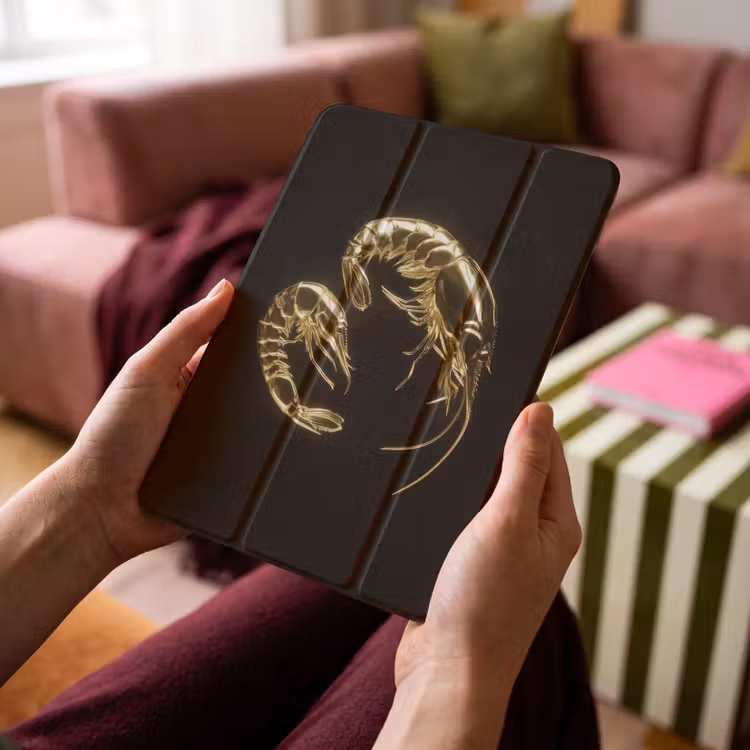 iPad-Hülle - Shrimps - Schwarz - Gold - Tiere — 4