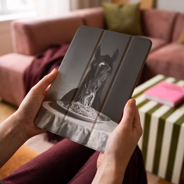 iPad-Hülle - Pferd - Teller - Pasta - Tischtuch - Schwarz und weiß - Tiere — 4