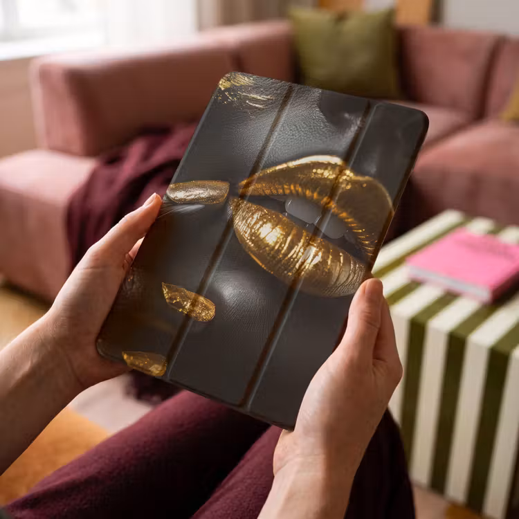 iPad-Hülle - Lippen - Gold - Abstrakt - Schwarz - Frau — 4