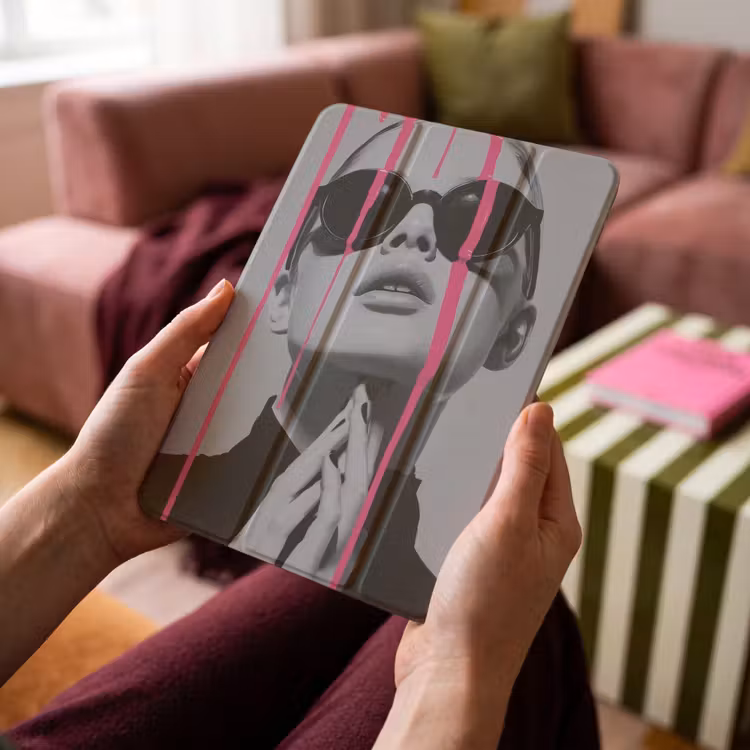 iPad-Hülle - Porträt - Frau - Sonnenbrille - Farbtropfen — 4