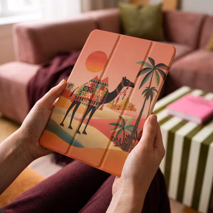 iPad-Hülle - Kamel - Farbiger Teppich - Dünen - Rote Sonne — 4
