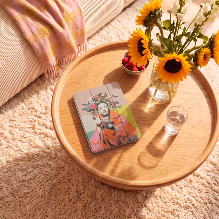 iPad-Hülle - Retro - Frau - Tasse - Schmetterlinge — 2