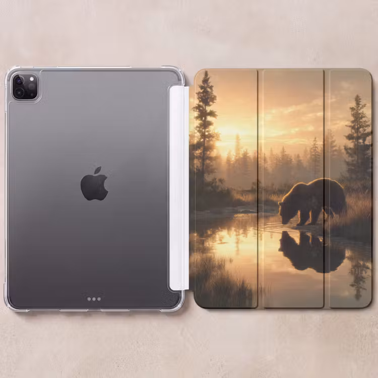 iPad-Hülle - Bär - Wasser - Wald - Morgenlicht — 6