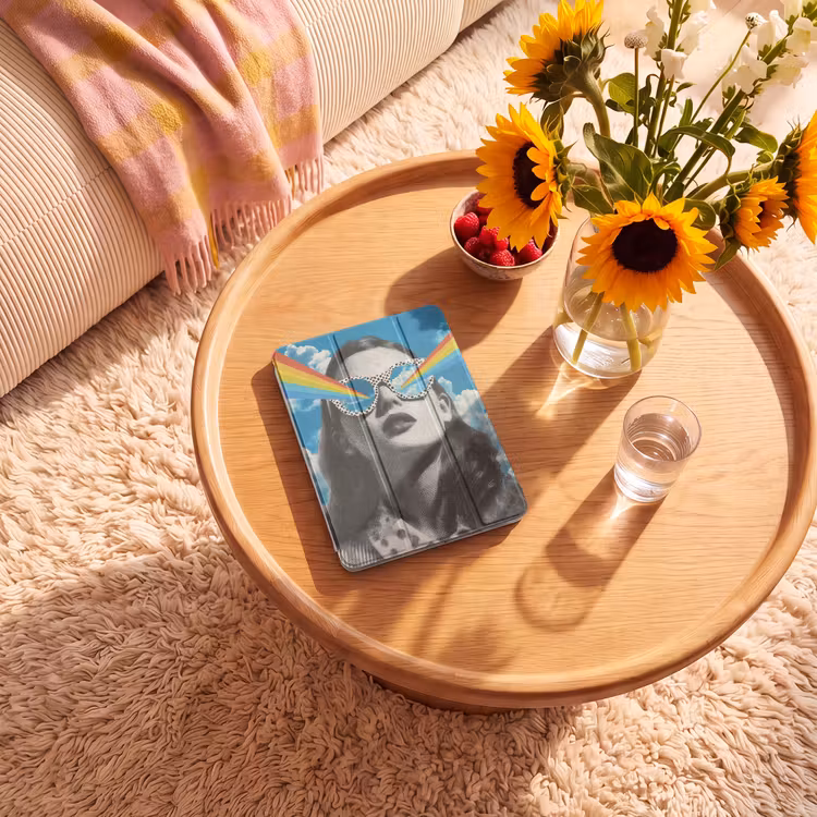 iPad-Hülle - Frau - Brille - Regenbogen - Wolken — 2