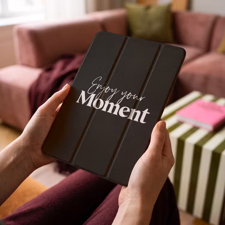 iPad-Hülle - Zitate - Genieße deinen Moment - Sprichwort - Schwarz — 4