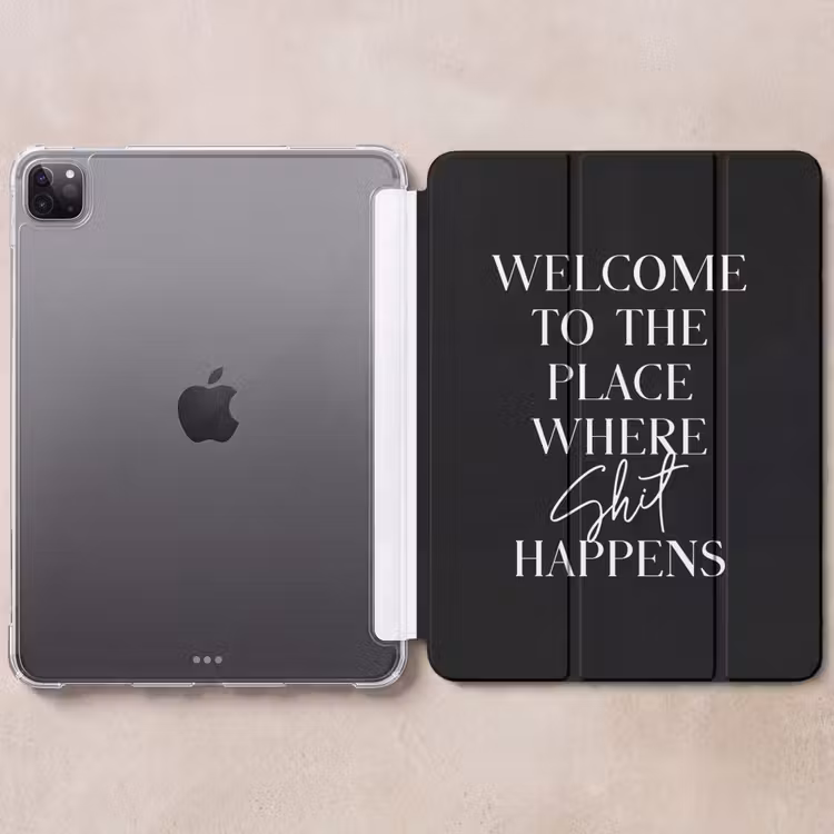 iPad-Hülle - Zitate - Schwarz - Willkommen an dem Ort, wo Scheiße passiert - Humor — 6