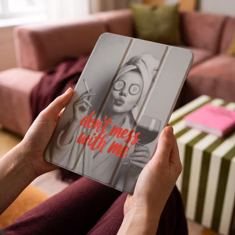 iPad-Hülle - Leg dich nicht mit mir an - Wein - Frau - Zigarette — 4