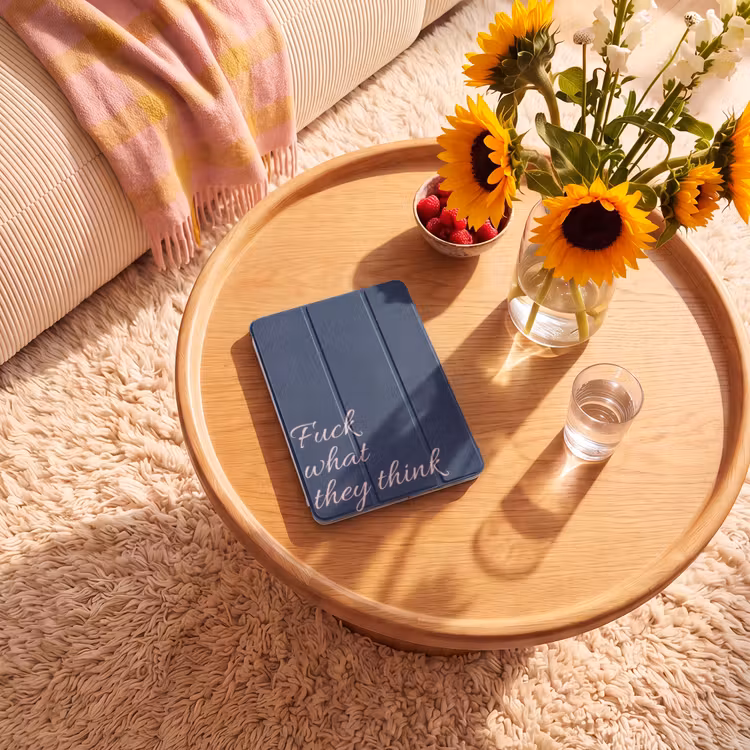 iPad-Hülle - Scheiß drauf, was sie denken - Blau - Kursiv — 2