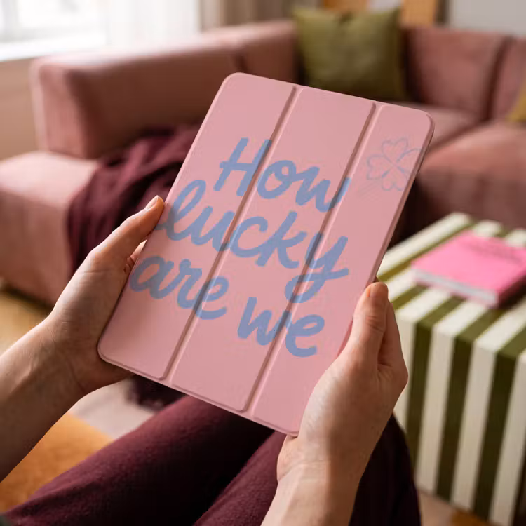 iPad-Hülle - Wie glücklich sind wir - Vierblättriges Kleeblatt - Rosa - Blau — 4