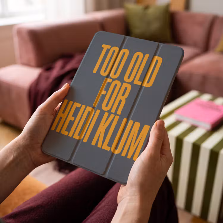 iPad-Hülle - Zu alt für heidi klum - Gelb - Blau — 4