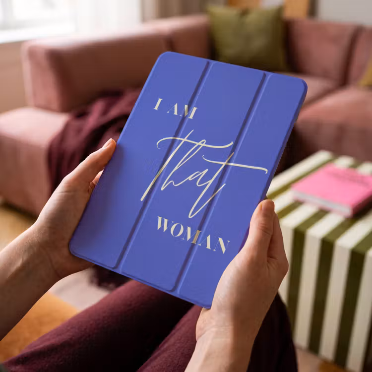 iPad-Hülle - Blau - Ich bin diese Frau - Verschnörkelt - Minimalistisch — 4