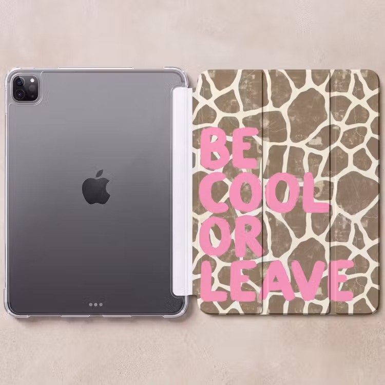 iPad-Hülle - Text - Bleib cool oder geh - Rosa - Giraffendruck — 6