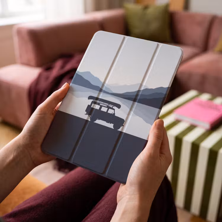 iPad-Hülle - Auto - See - Berge - Blau — 4